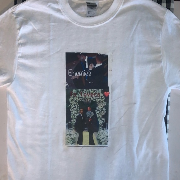 Enemies to lovers graphic tee - Picture 3 of 3